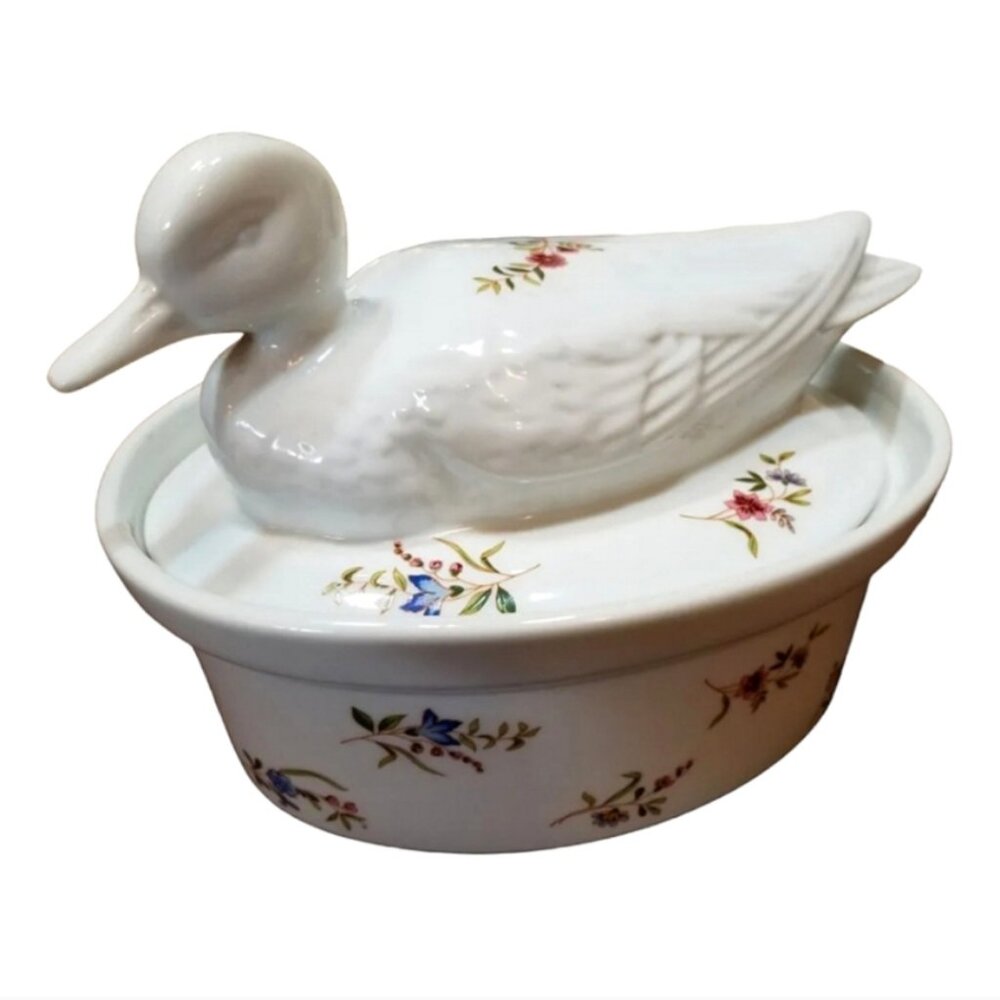 Cordon Bleu The Frieda Collection Covered Casserole Baking Dish Duck on Lid